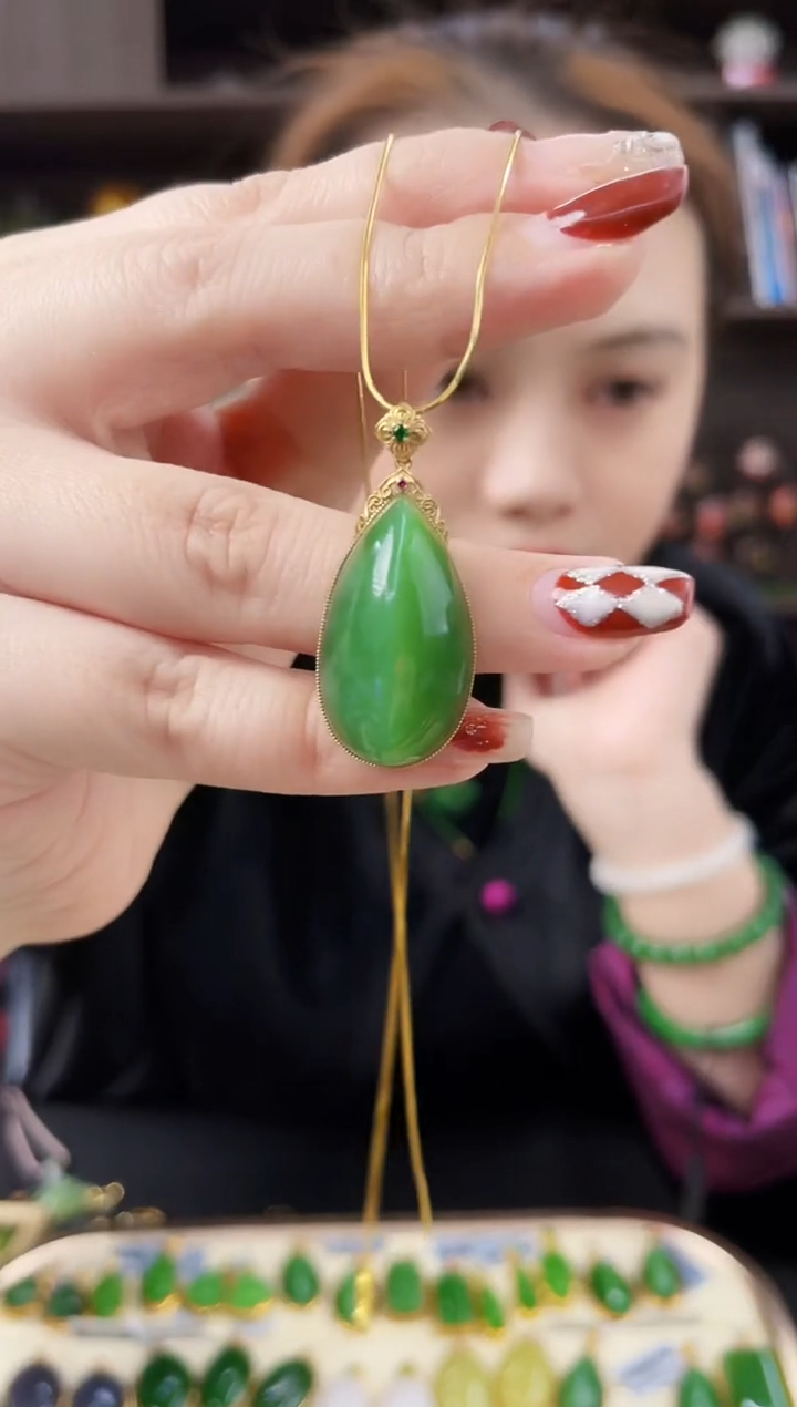【闪购商品】和田玉·18K金镶嵌水滴吊坠 