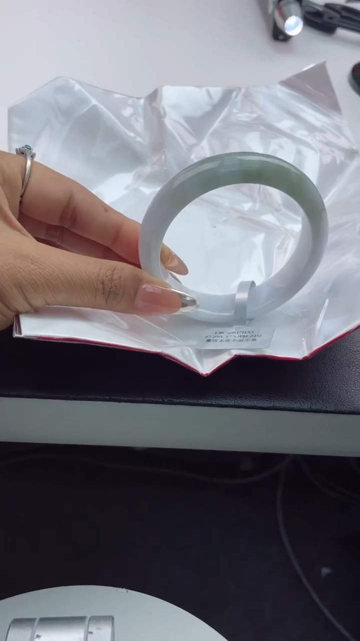 【闪购商品】翡翠手镯未镶嵌15翡翠手镯（微瑕）