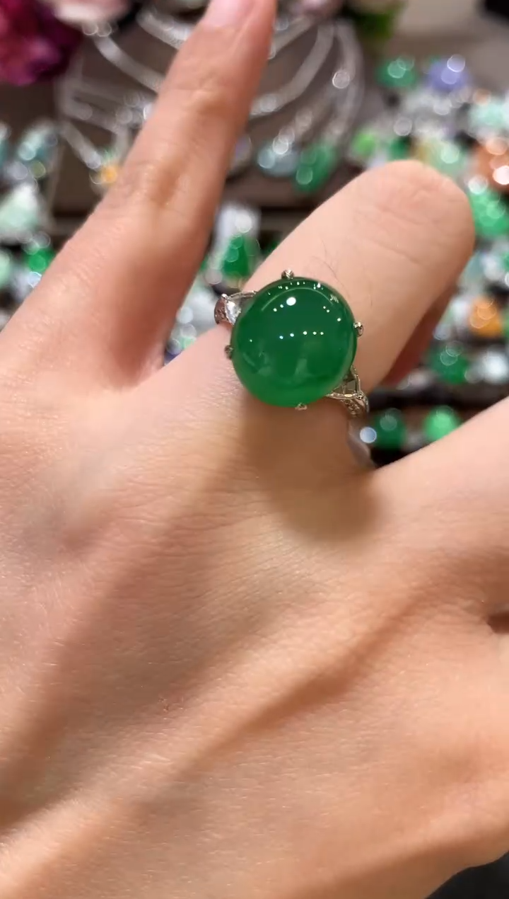 18K金镶嵌戒指翡翠m**Dm1  