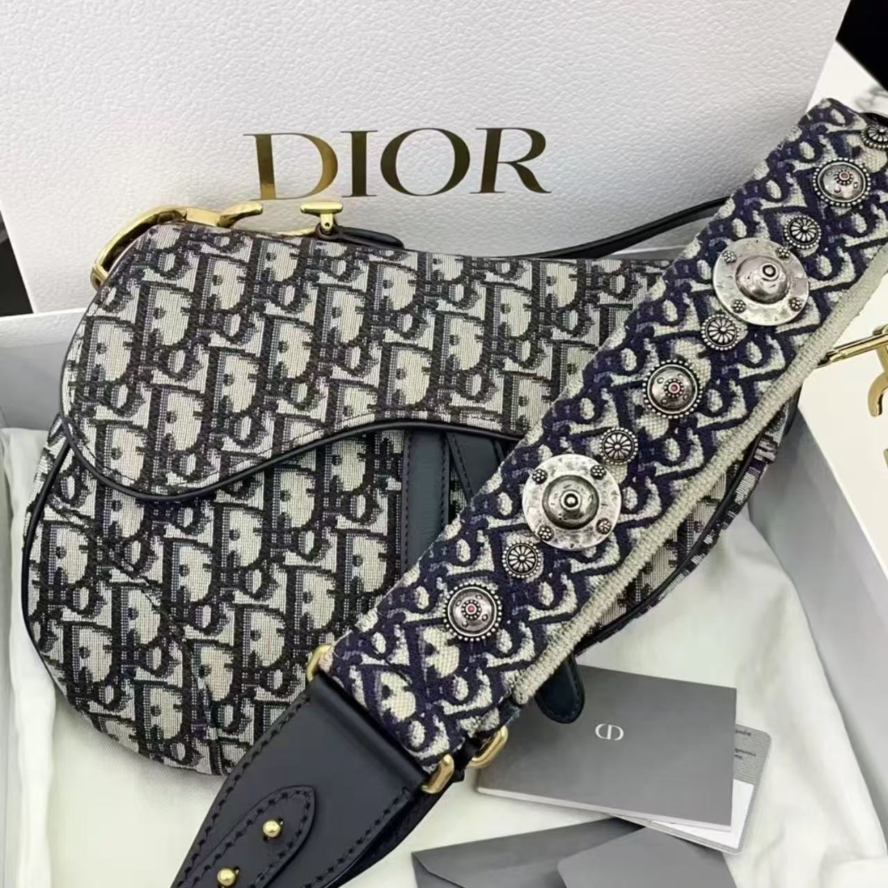 95新 DIOR/迪奥 坤球奢选迪奥中号马鞍徽章肩带