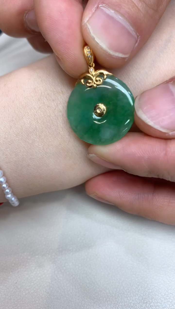 【闪购商品】翡翠吊坠(不含链)18K金镶嵌平安扣