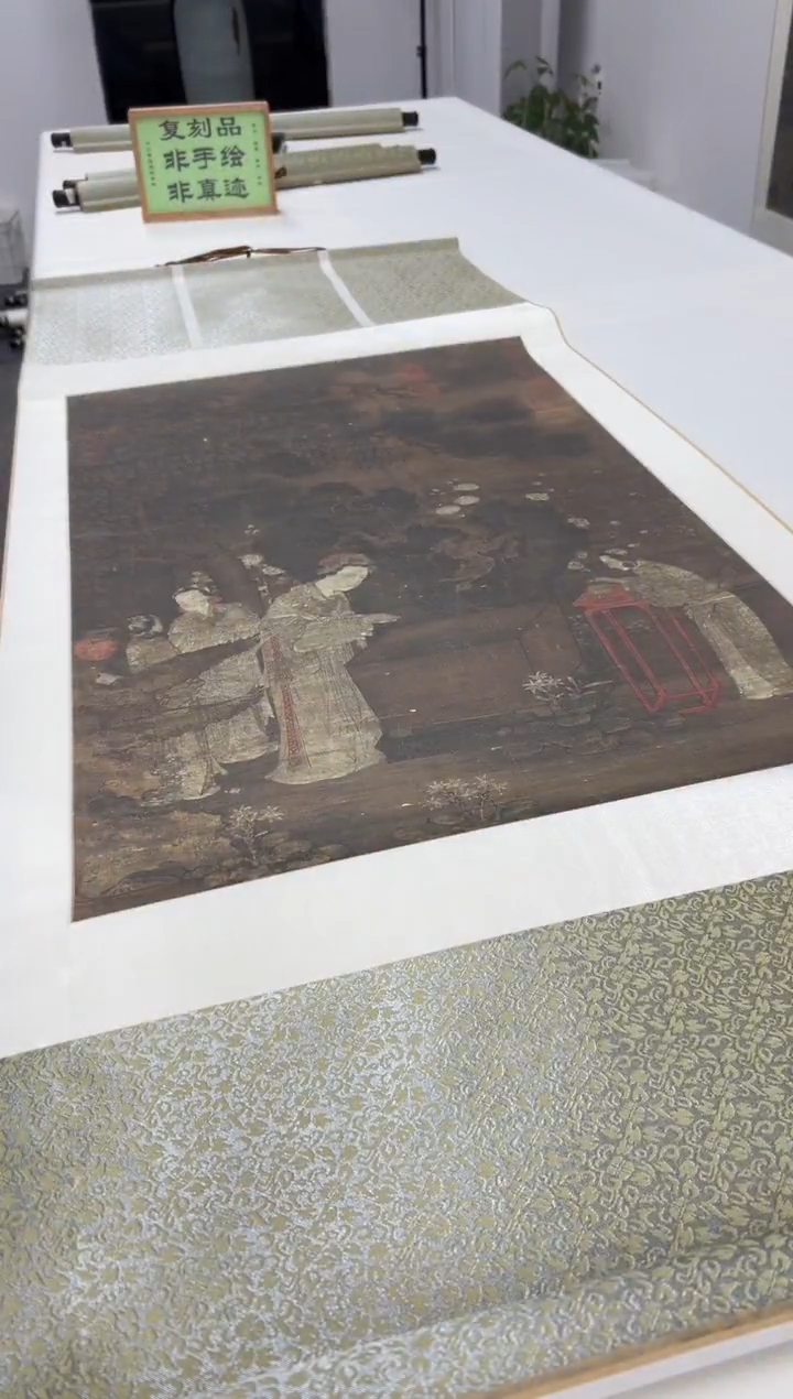  【复刻品】佚名  浣月图