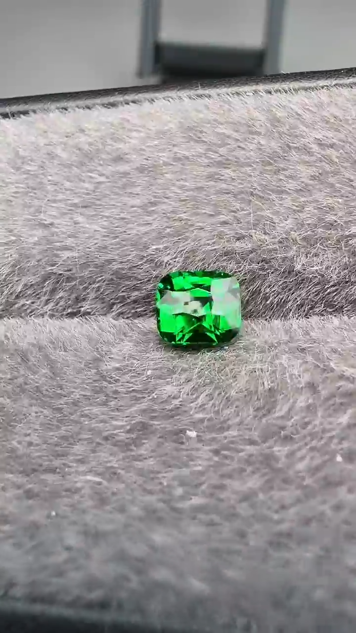 【闪购商品】石榴石（沙弗莱）卡扎尼未镶嵌1ct-A414-1p