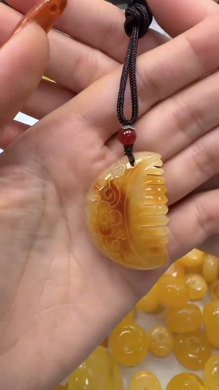 裸石琥珀未镶嵌如图