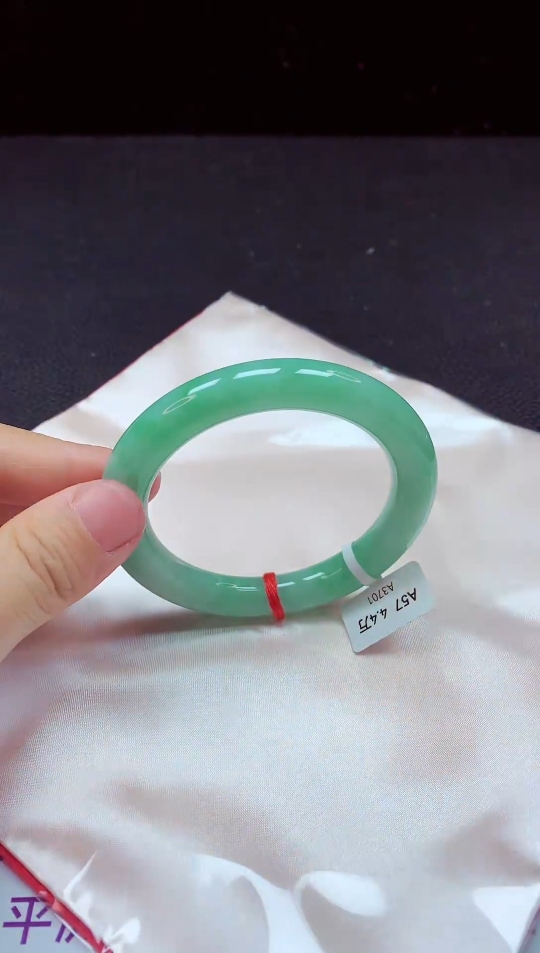 【闪购商品】翡翠手镯未镶嵌镯子57+