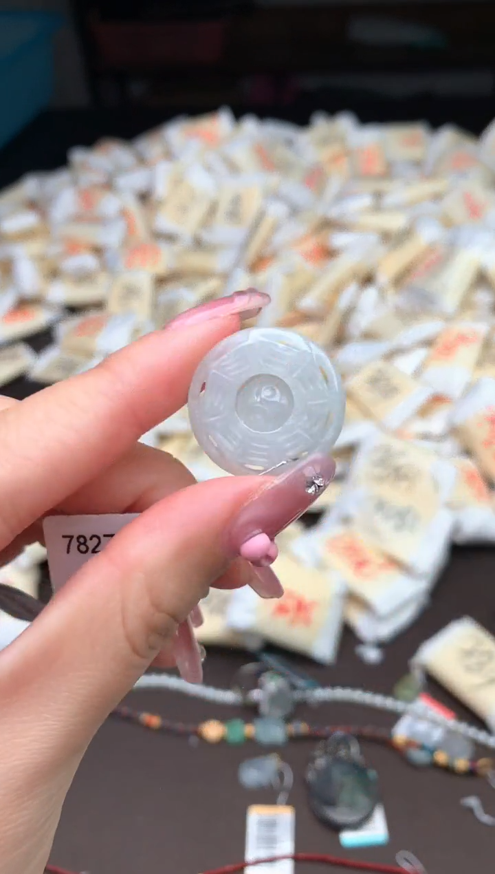 【闪购商品】翡翠挂件未镶嵌 — 