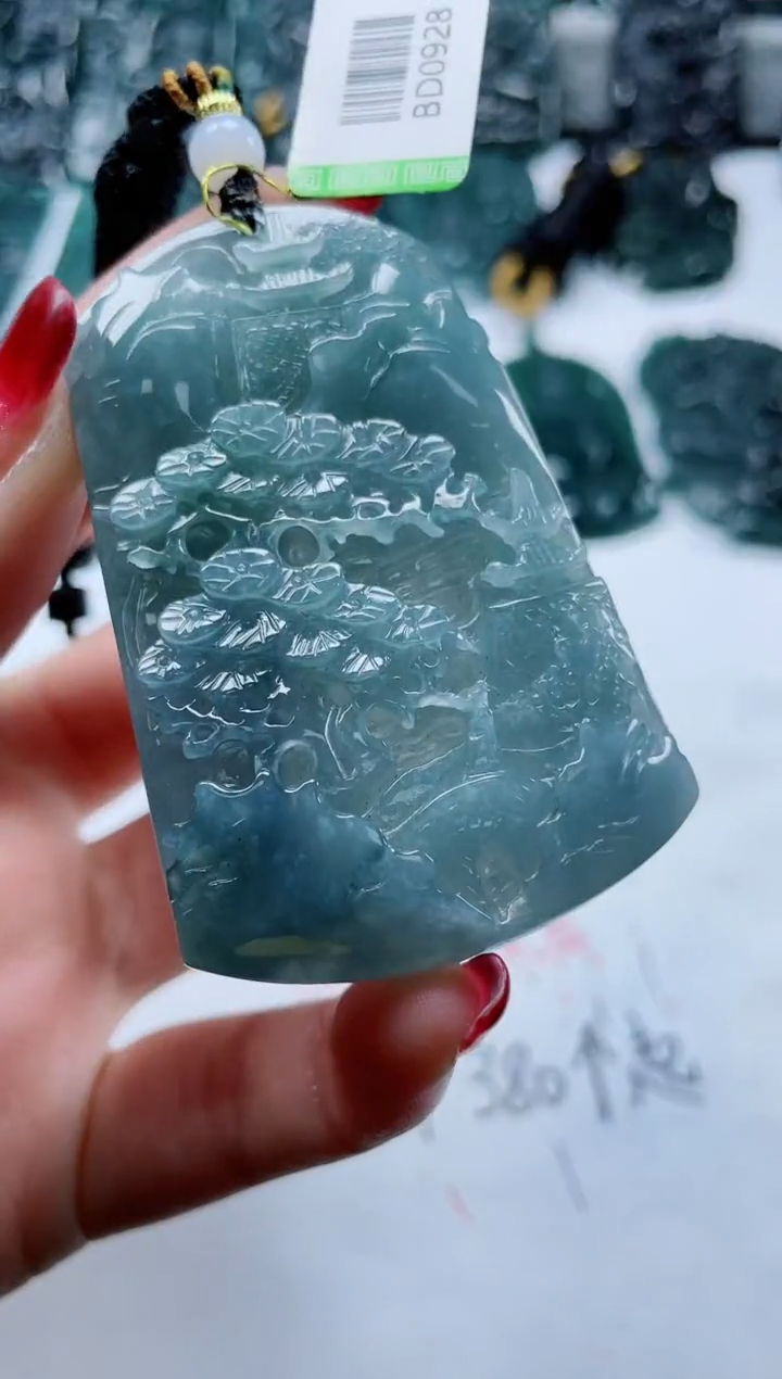 【闪购商品】翡翠颈饰未镶嵌          