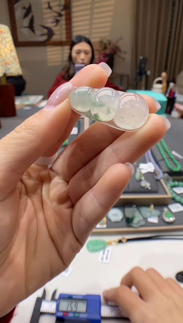 【闪购商品】翡翠颈饰未镶嵌豆子