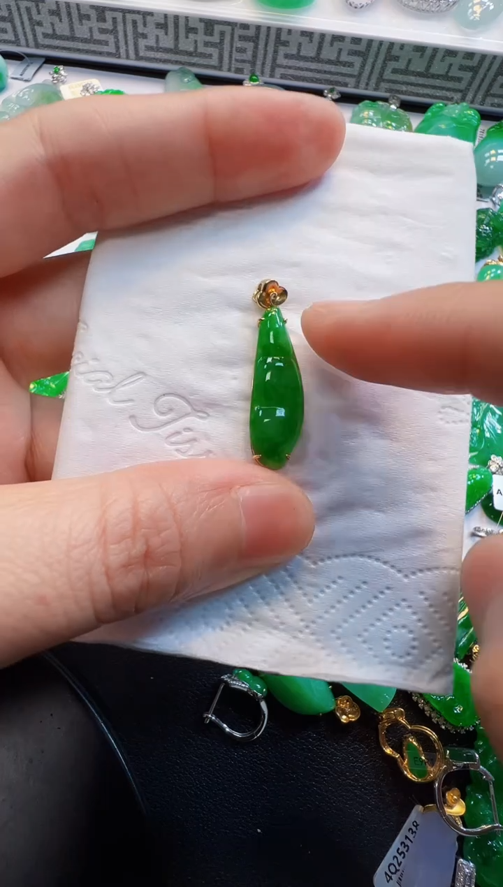 翡翠18K金镶嵌吊坠(不含链)1000