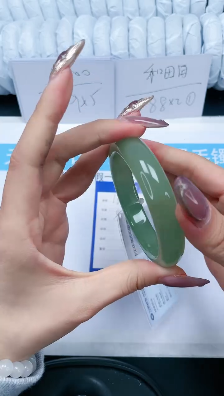 【闪购商品】石英质玉手镯未镶嵌138-60.5