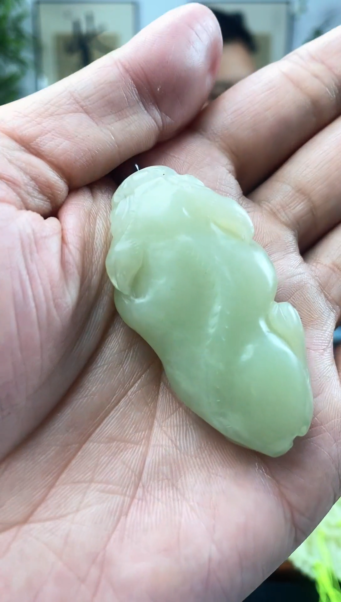 石英质玉未镶嵌颈饰囚牛