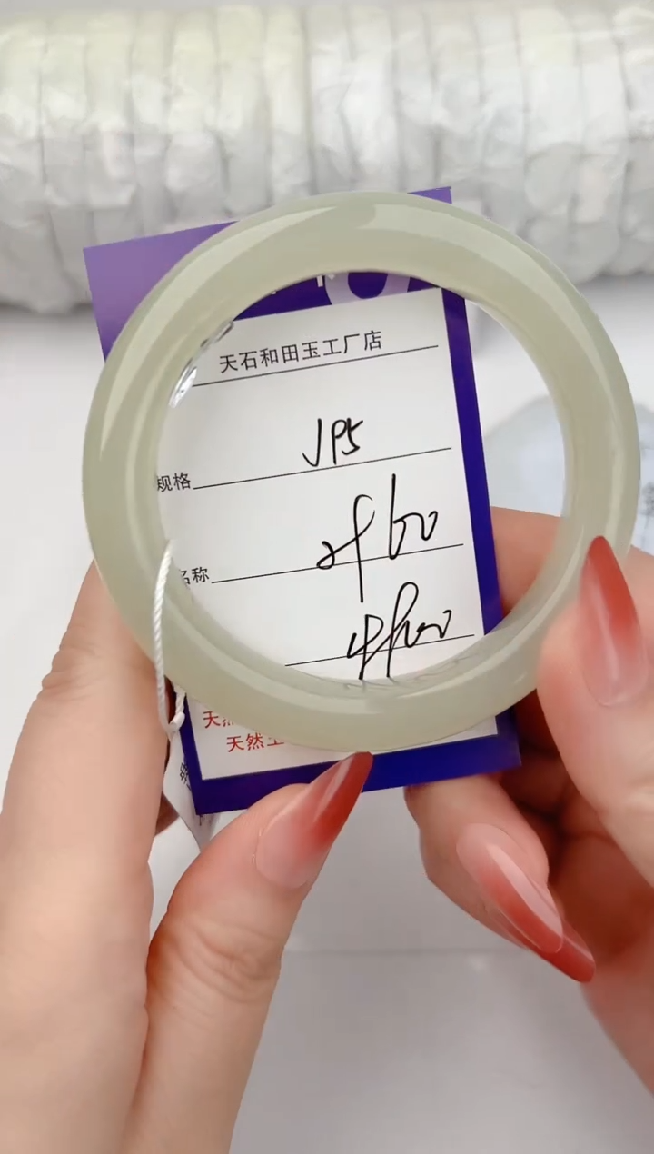和田玉手镯未镶嵌95颜色微差无瑕疵