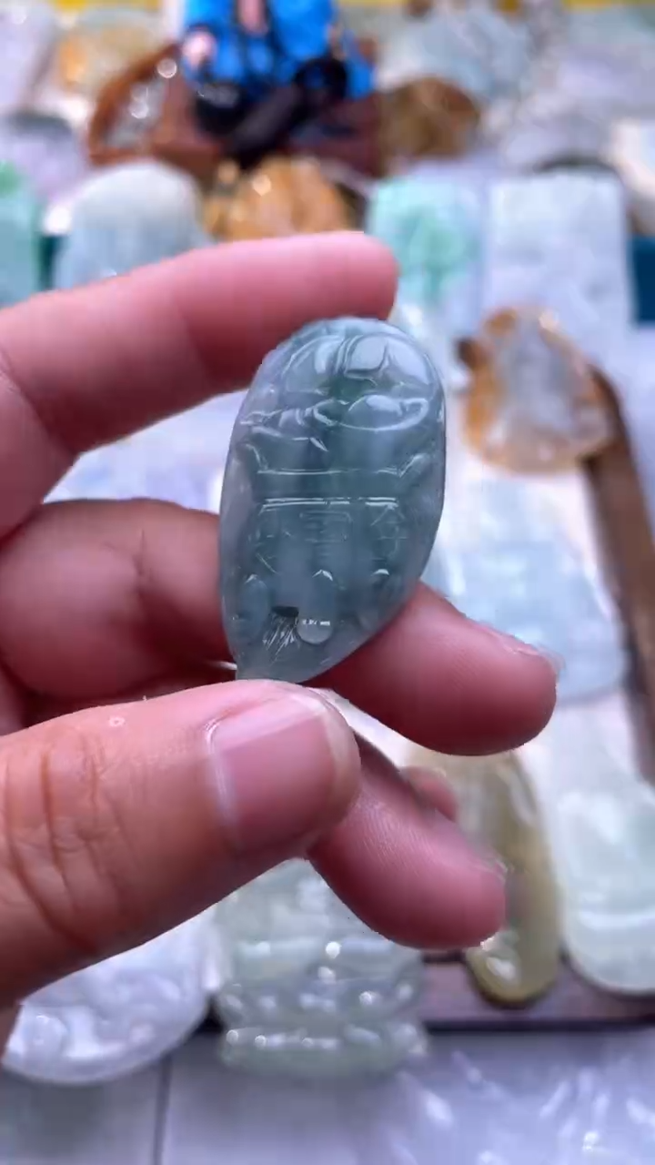 翡翠未镶嵌颈饰聚宝盆