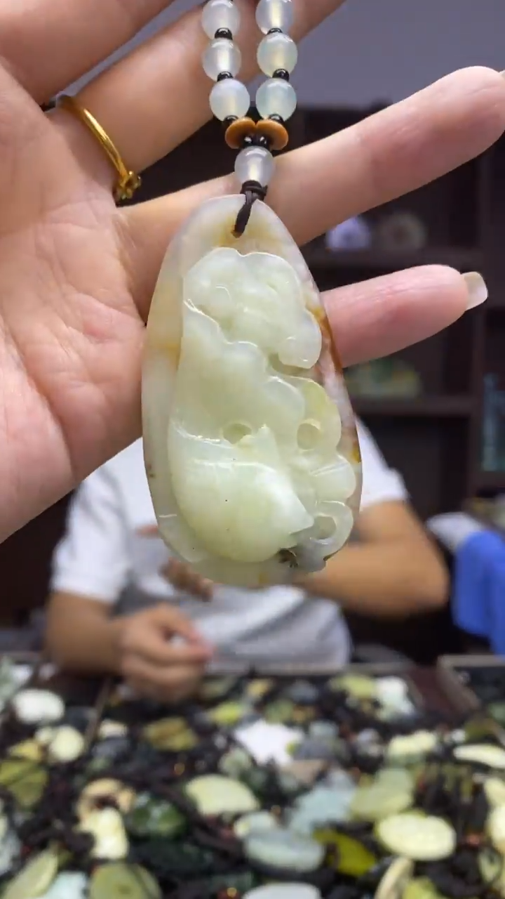 未镶嵌岫玉挂件 