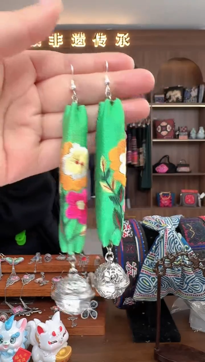 【闪购商品】织绣扶光苗绣传承107