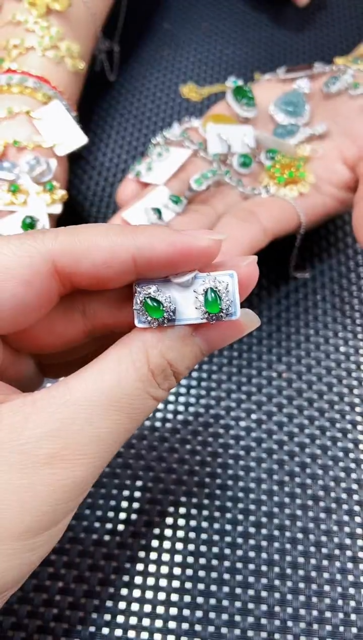 【闪购商品】翡翠耳饰未镶嵌111111111