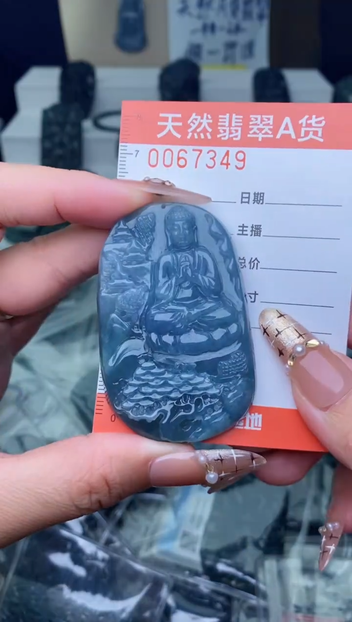 翡翠未镶嵌颈饰···········