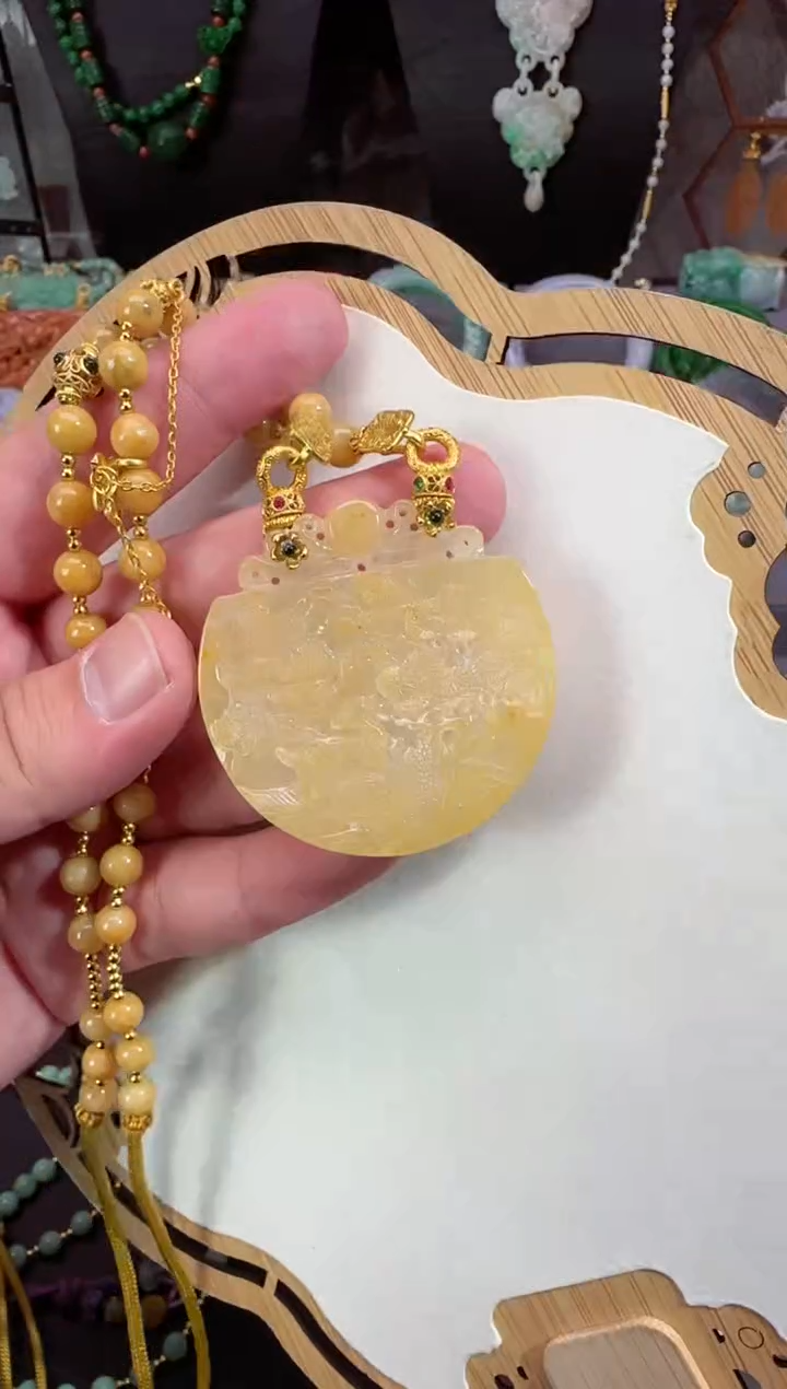 【闪购商品】翡翠颈饰未镶嵌牌子