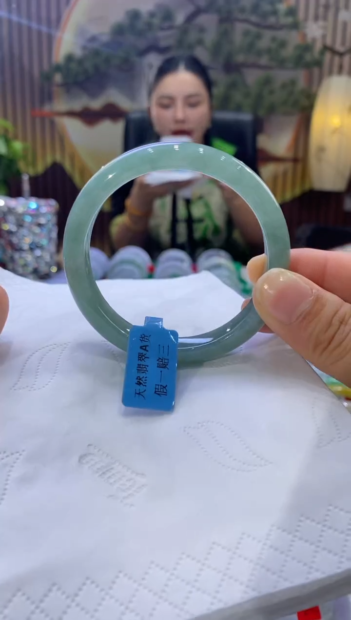 【闪购商品】翡翠手镯未镶嵌多人05637