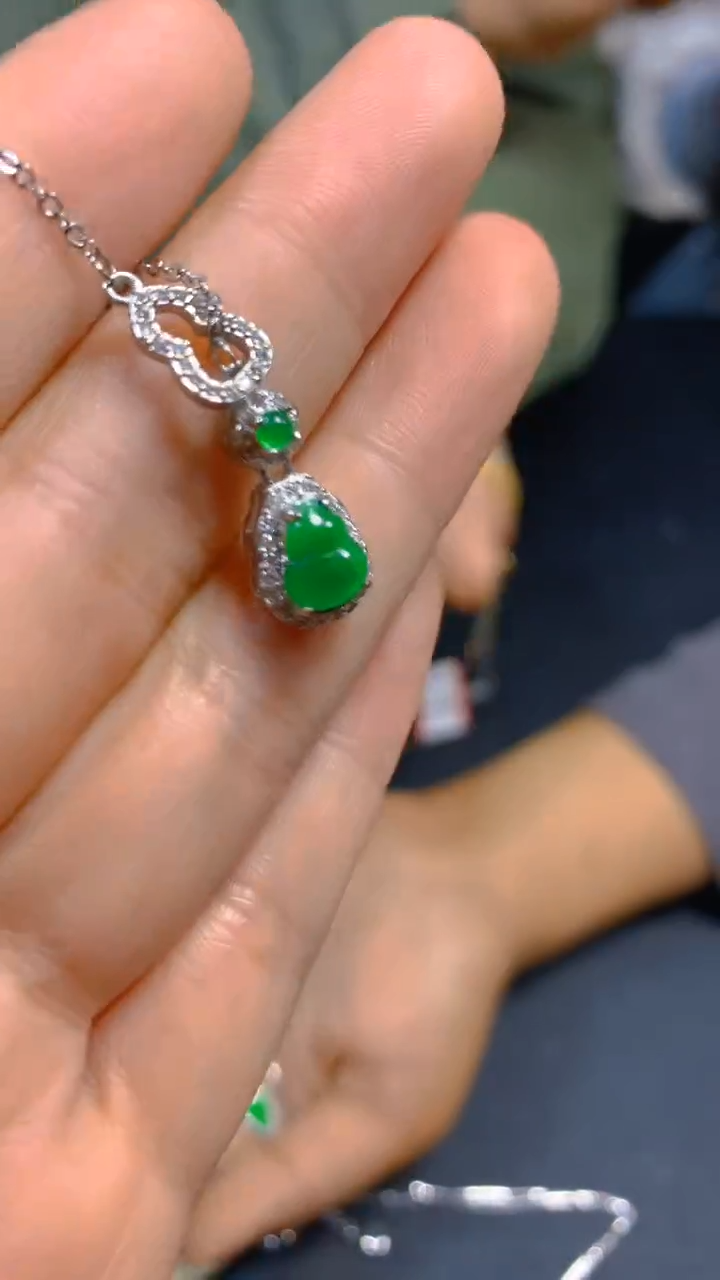 【闪购商品】翡翠吊坠(赠链)未镶嵌0833628376/多样性发一