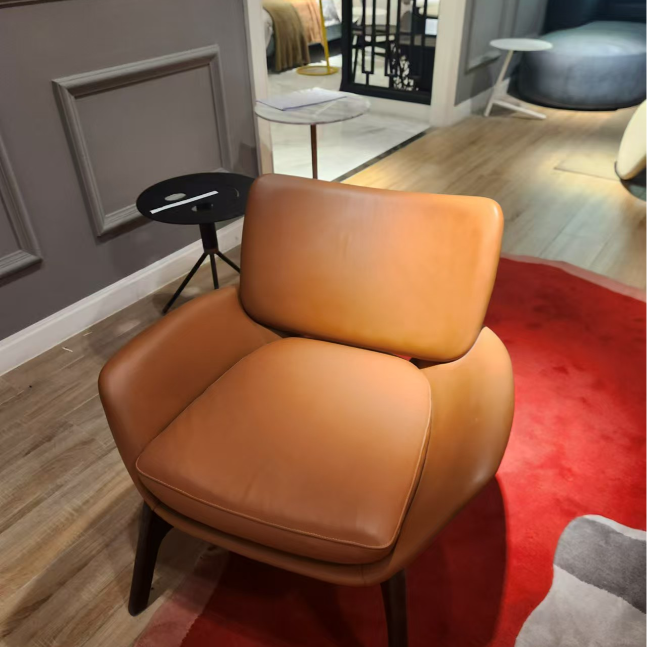 意式极简橙色休闲椅