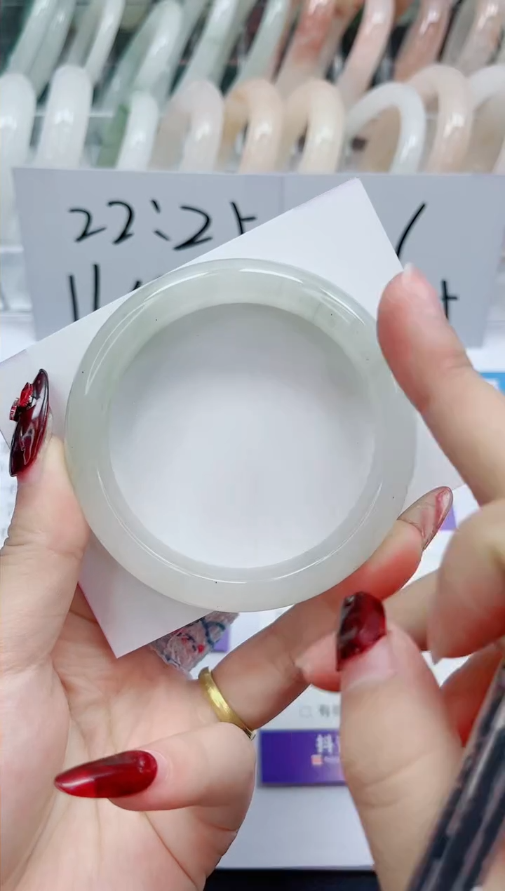 【闪购商品】石英质玉手镯未镶嵌58-56.3