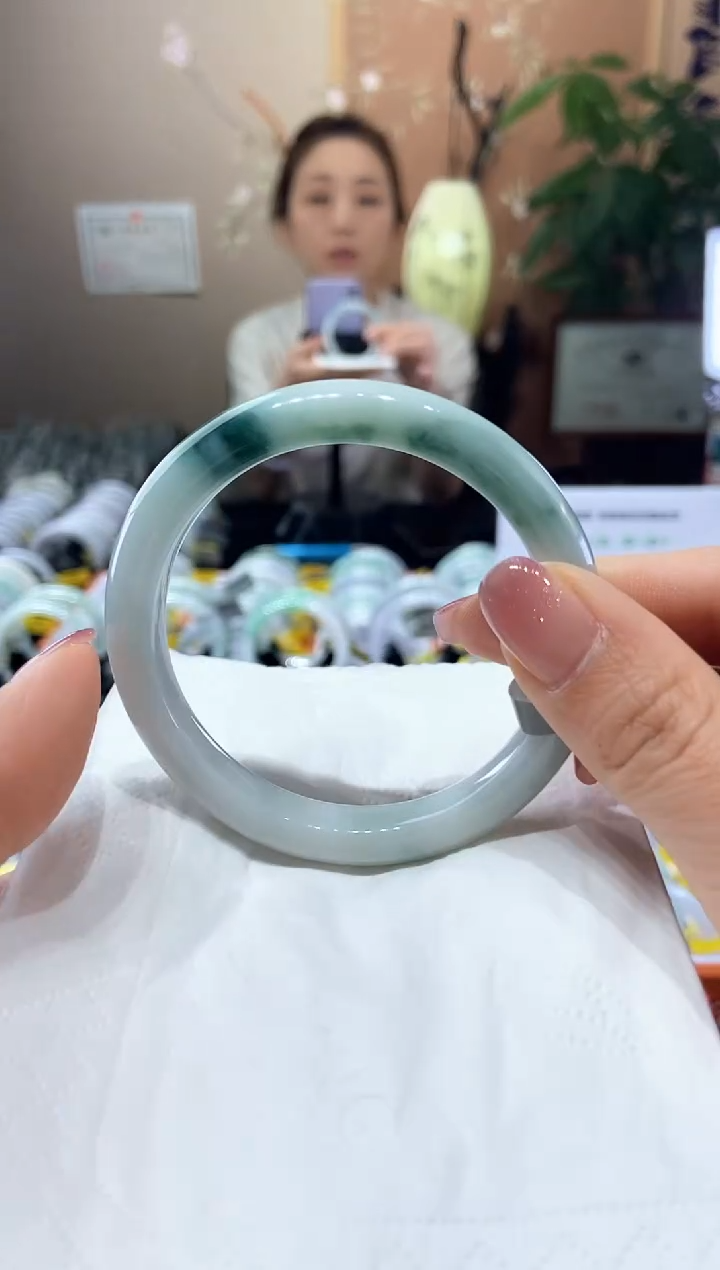 翡翠手镯未镶嵌54.8圈口