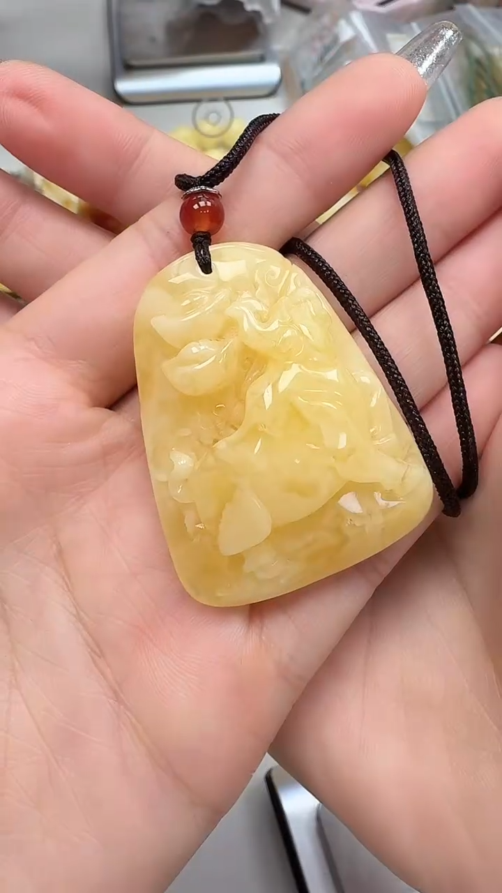 裸石琥珀未镶嵌如图