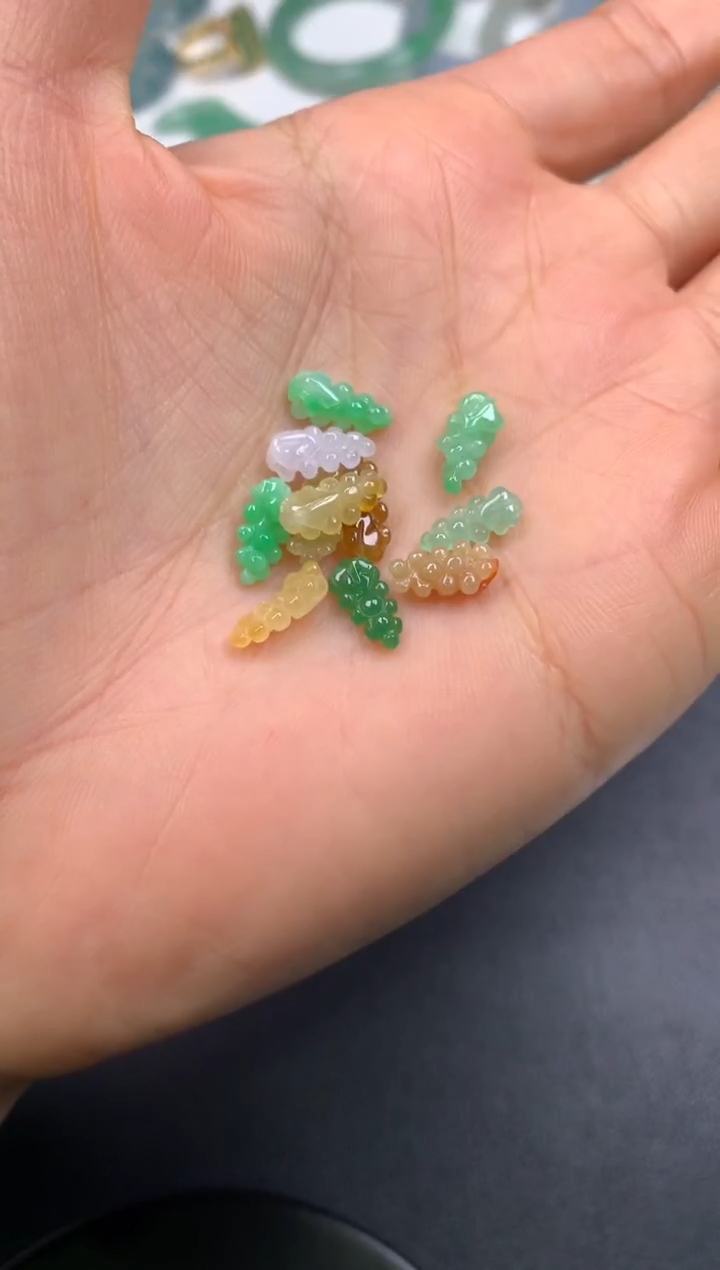 颈饰未镶嵌翡翠无鉴赏期无证书