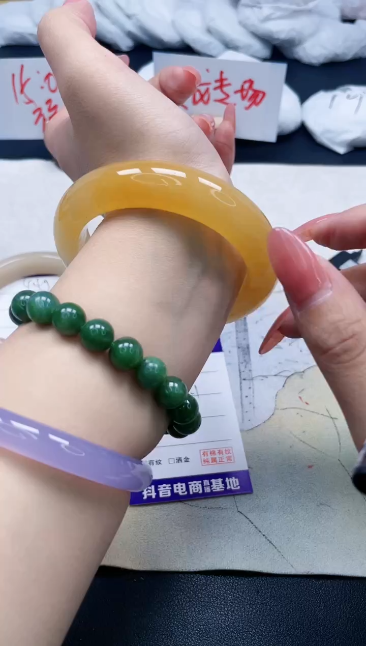 【闪购商品】石英质玉手镯未镶嵌450/60.1