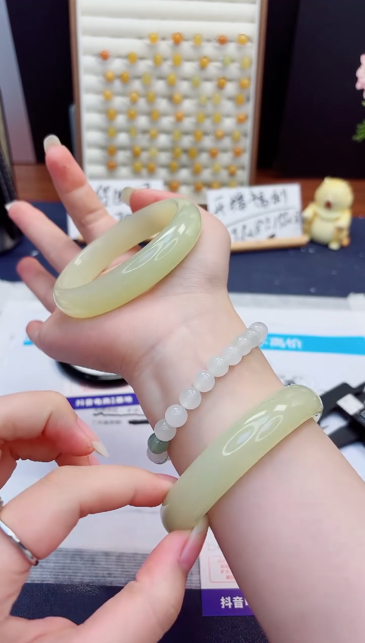 未镶嵌手镯石英质玉367-晴水-圈口60