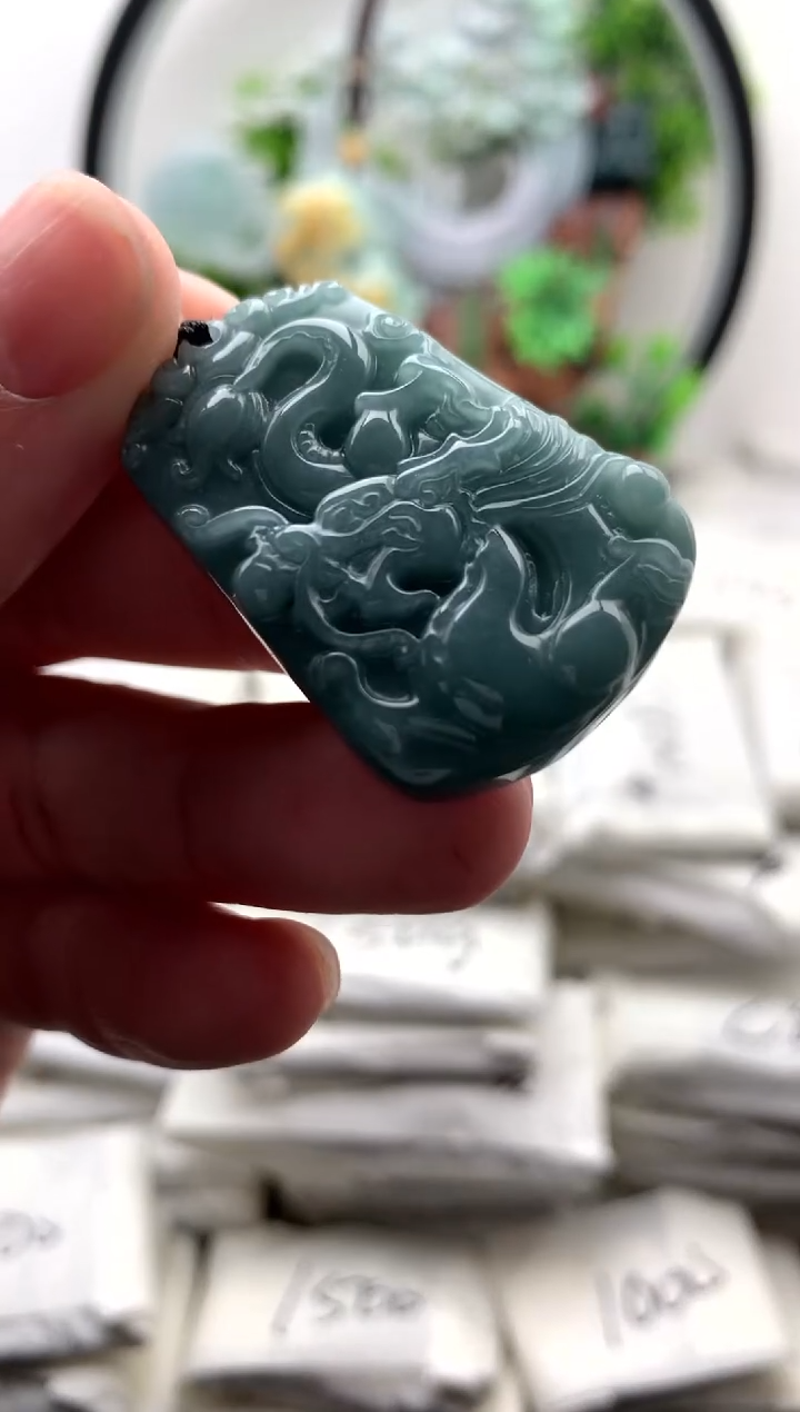 【闪购商品】翡翠颈饰未镶嵌小龙牌【品质一般能接受再拍】