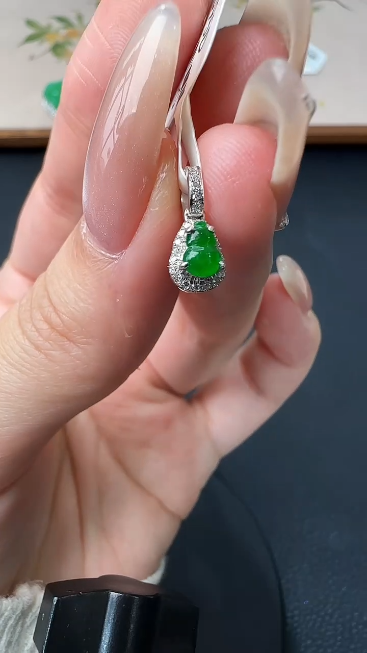 【闪购商品】翡翠吊坠(不含链)18K金镶嵌1