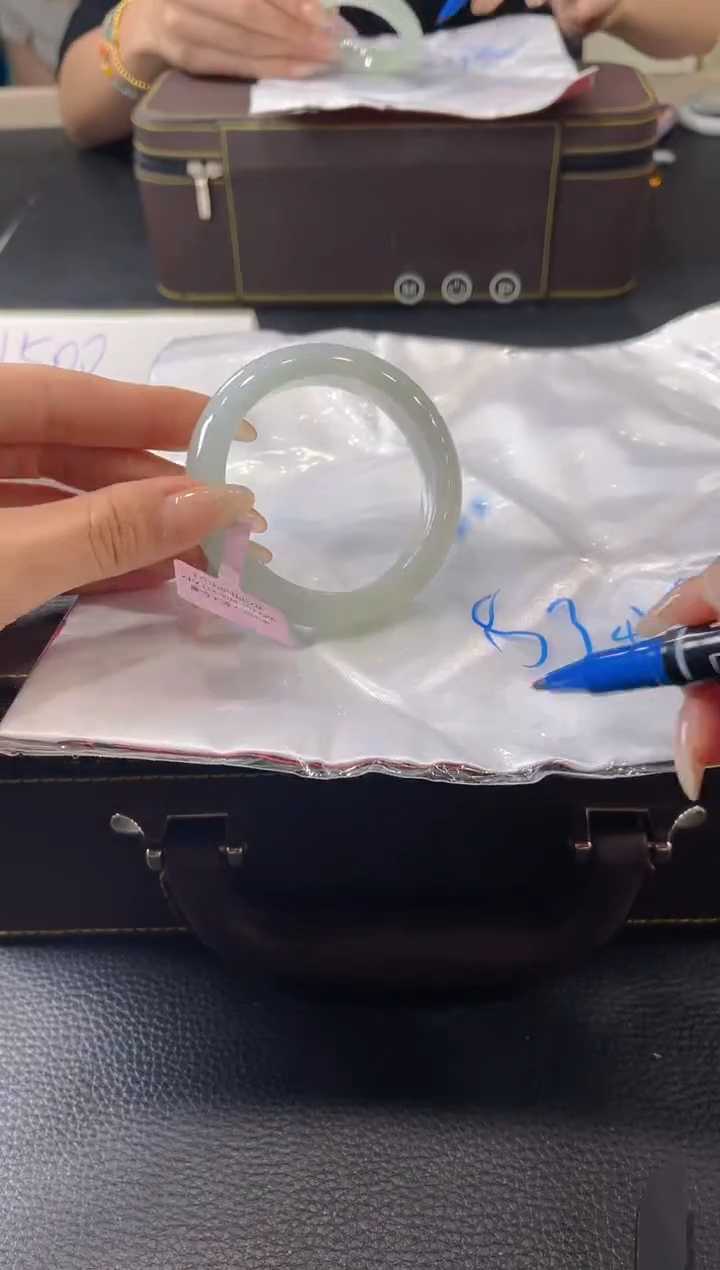 【闪购商品】翡翠手镯未镶嵌手镯