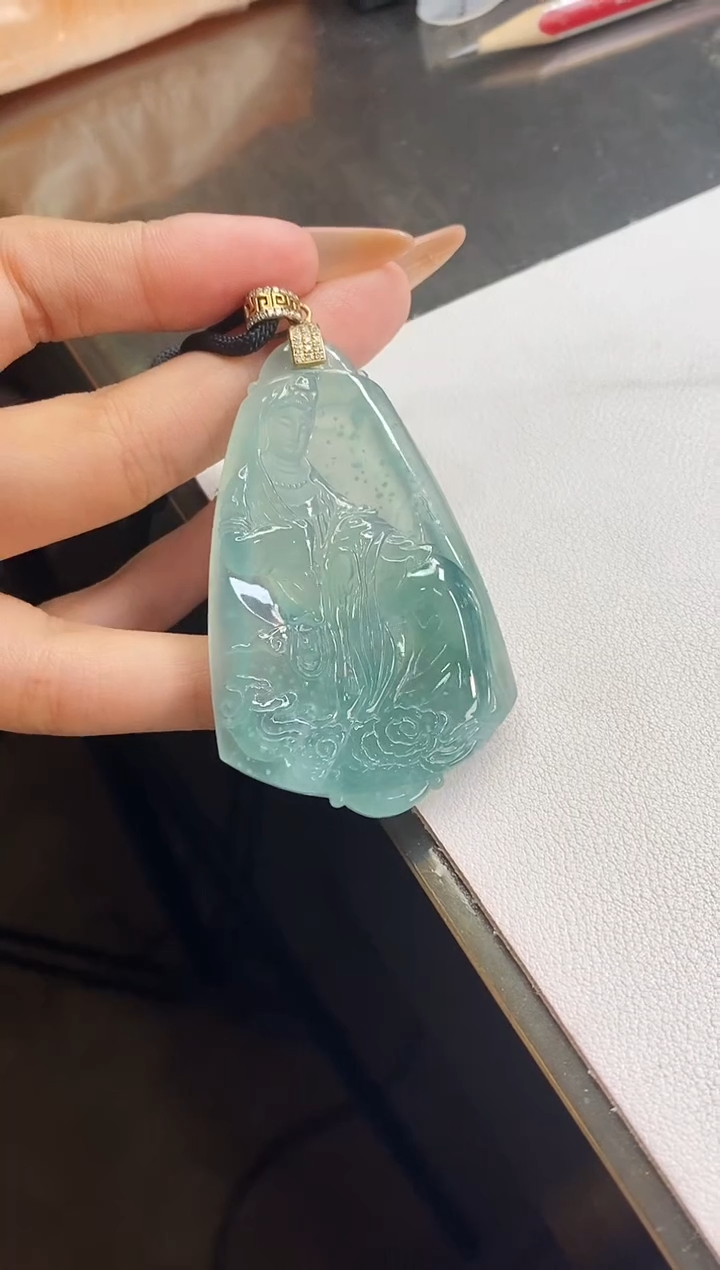 【闪购商品】翡翠颈饰18K金镶嵌观音