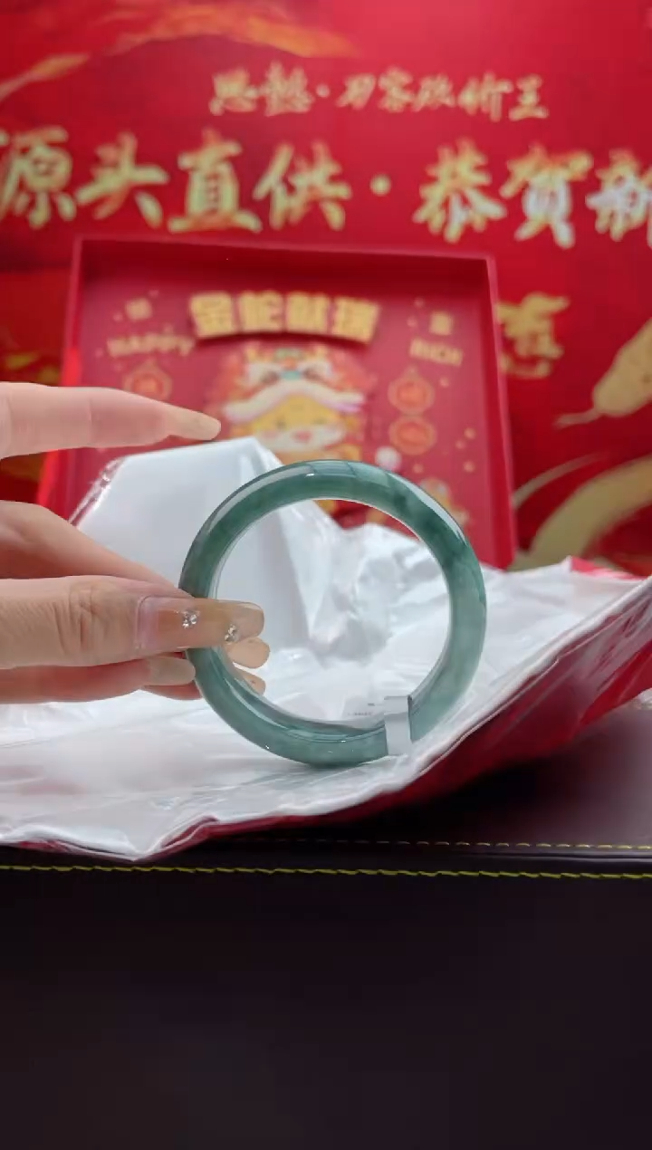 【闪购商品】翡翠手镯未镶嵌10翡翠手镯（微瑕）