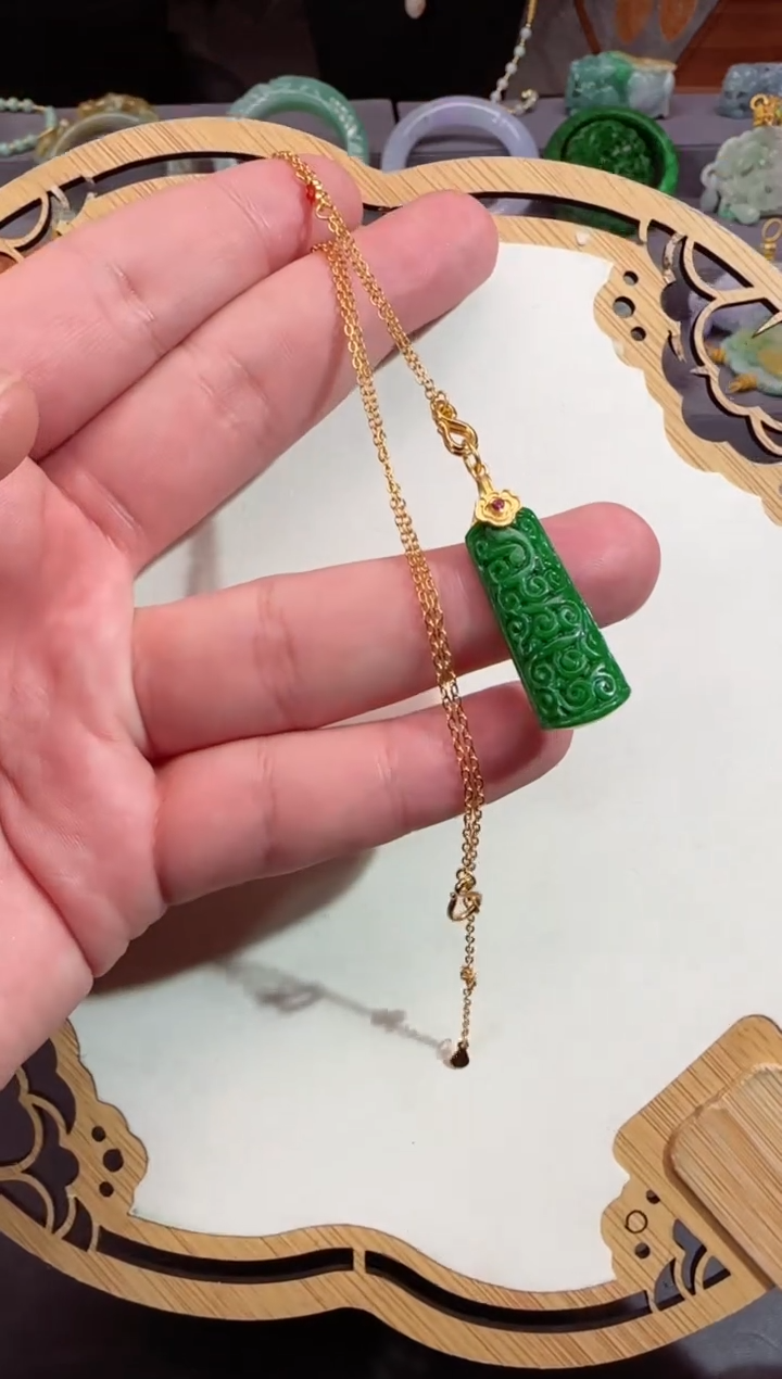 【闪购商品】翡翠颈饰未镶嵌牌子