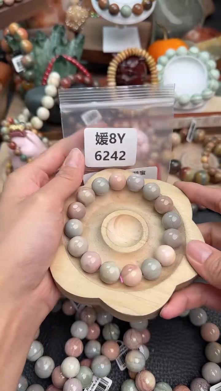 【闪购商品】石英质玉手链未镶嵌8Y6242