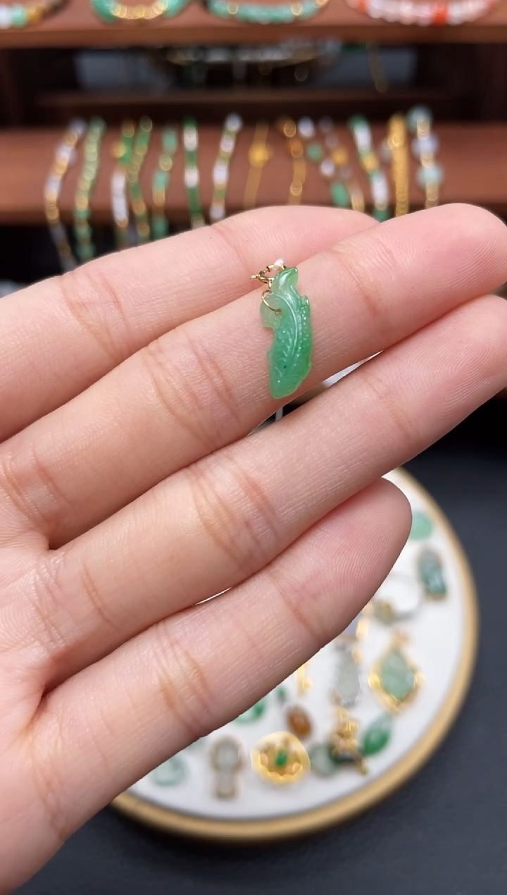 【闪购商品】翡翠吊坠(不含链)18K金镶嵌一个   JK439