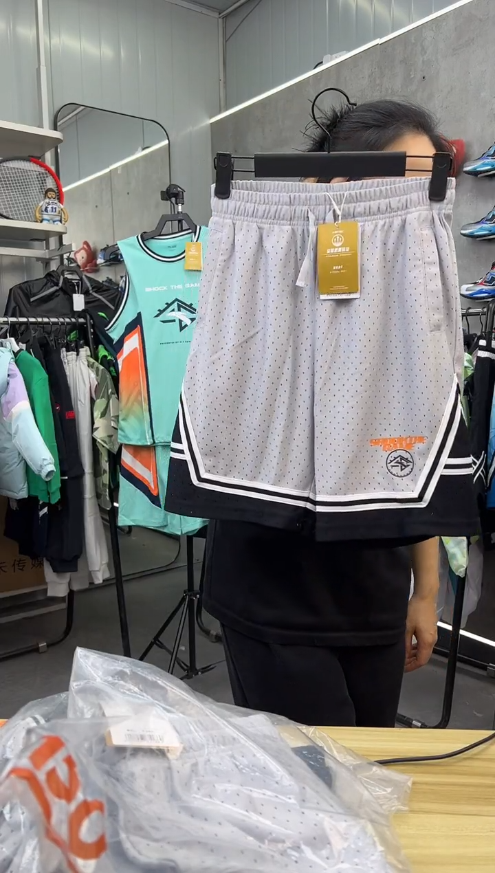 安踏儿童衣服尺码 ：160