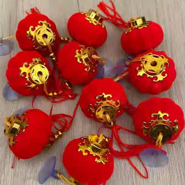 小灯笼+中国结挂饰节日喜庆装饰