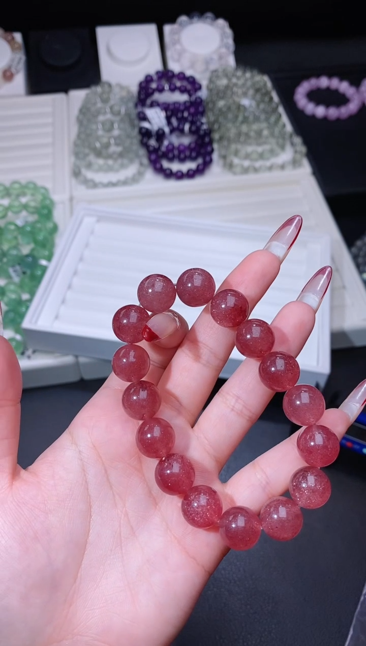 【闪购商品】水晶手链未镶嵌115.78草莓晶手串