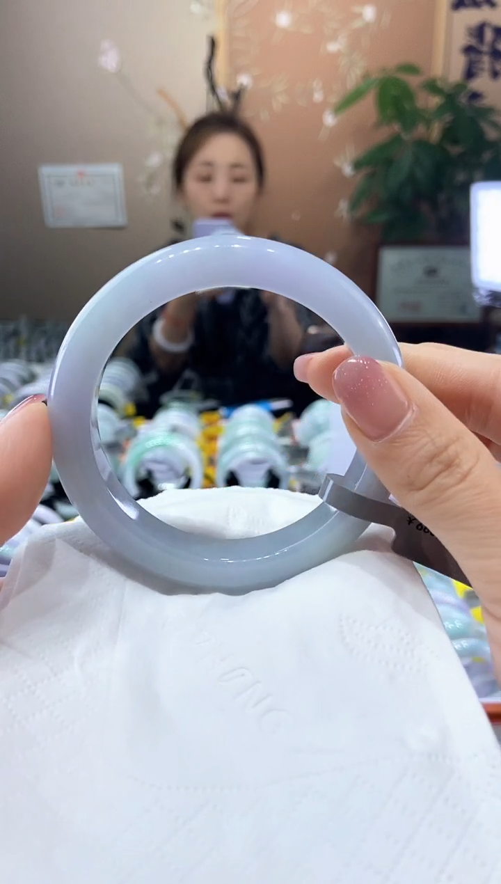 翡翠手镯未镶嵌58.7圈口