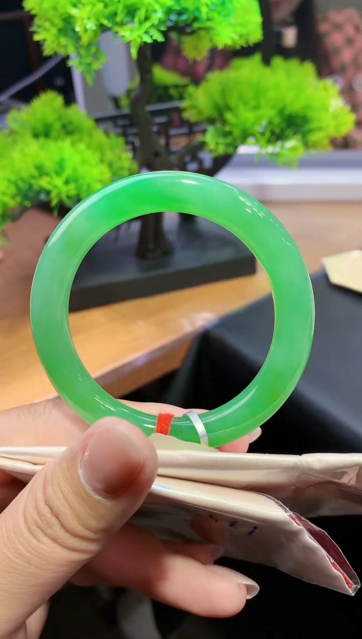 未镶嵌手镯翡翠-k13  天然缅甸A货翡翠52圆条总价13.5万定金2万