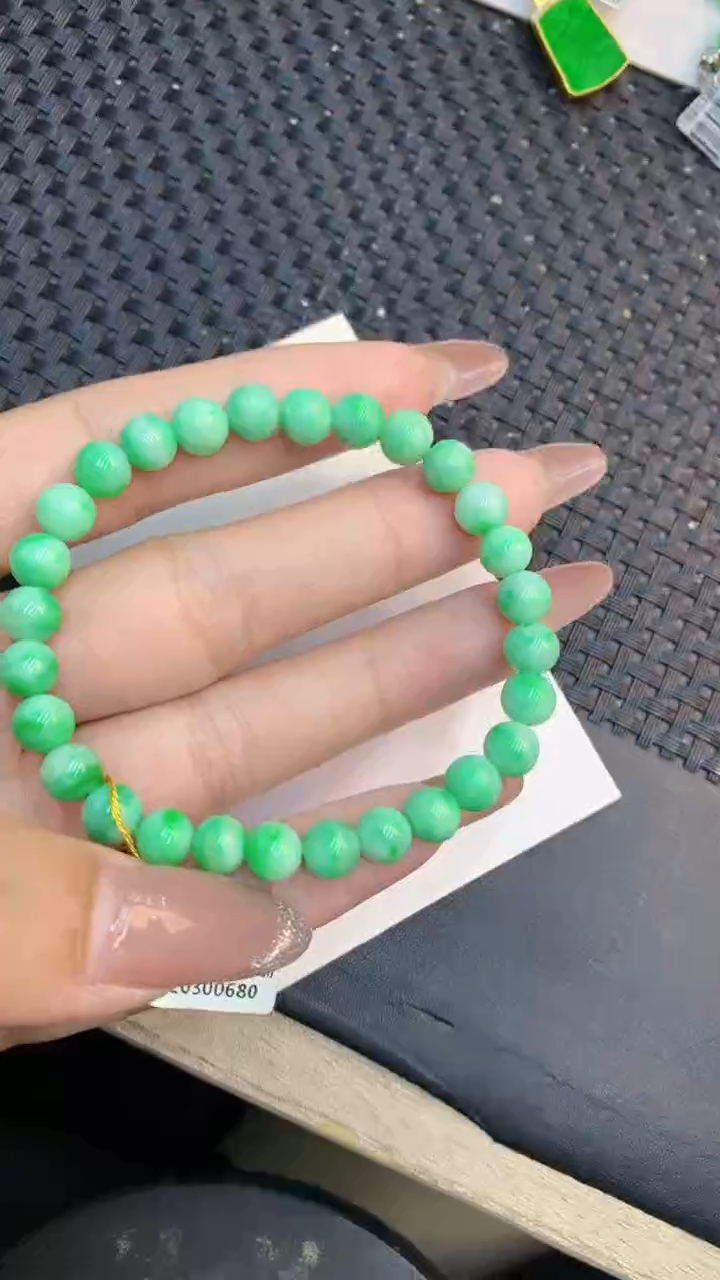 颈饰未镶嵌翡翠1