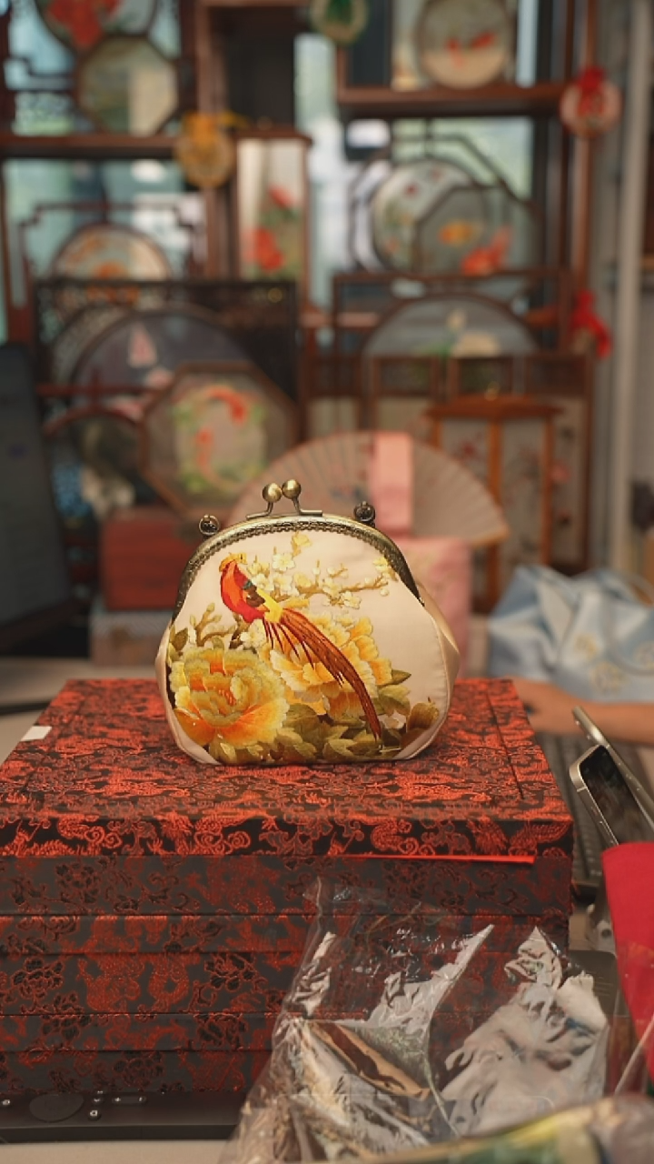 扇子苏绣作品手工豆腐包包