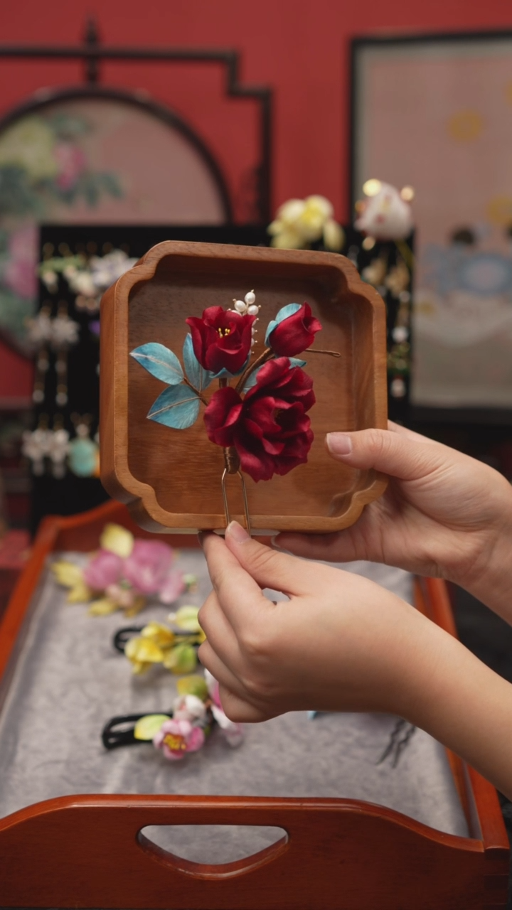 刺绣非遗绒花苏绣饰品