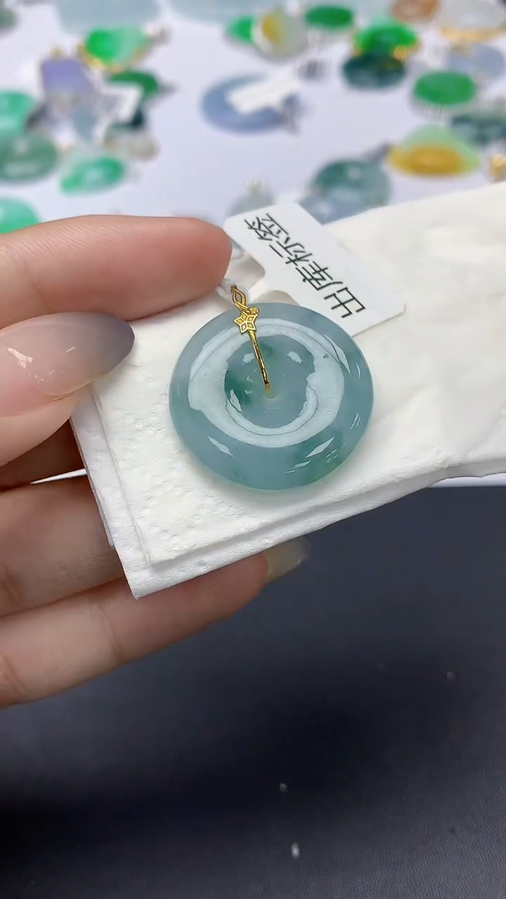 翡翠18K金镶嵌颈饰天然缅甸a货翡翠
