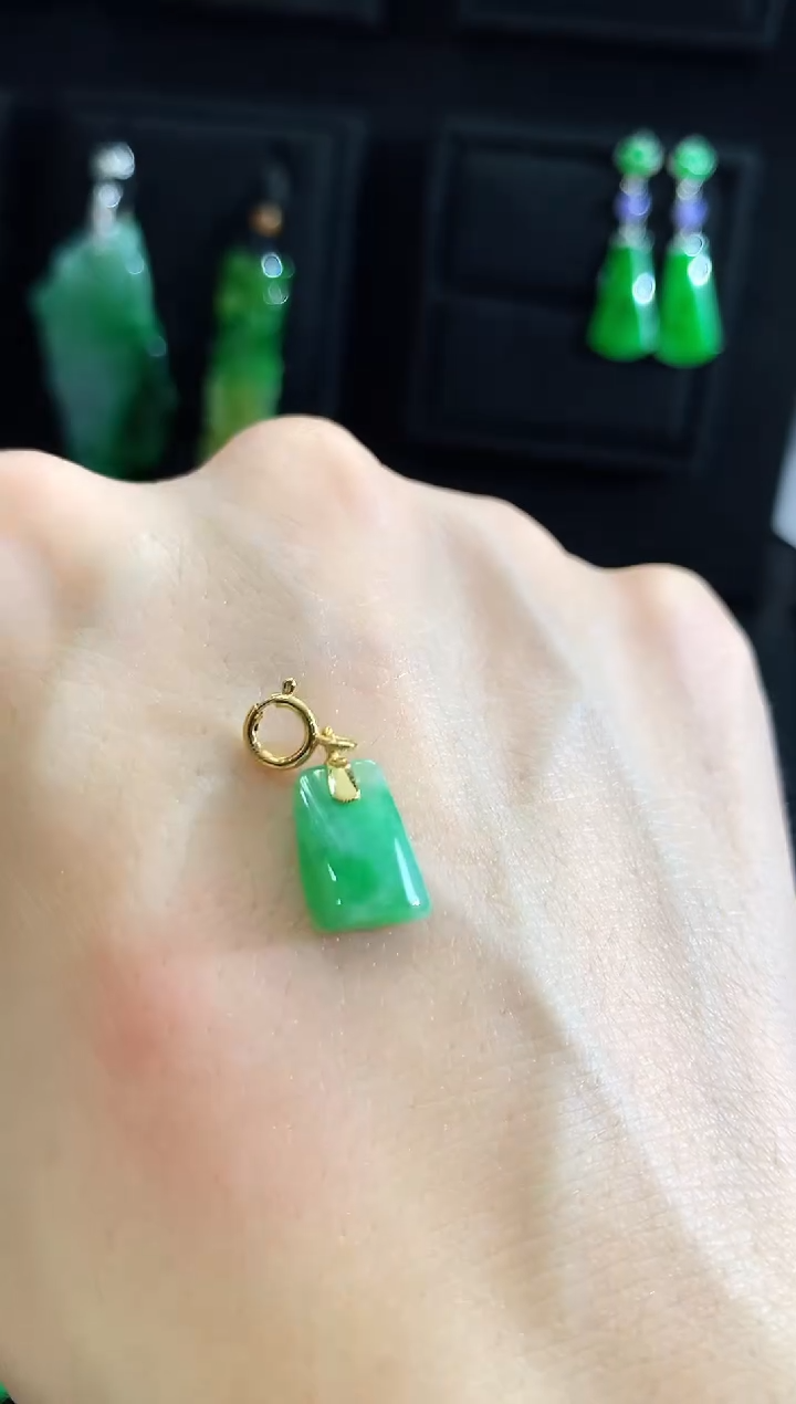 【闪购商品】翡翠吊坠(不含链)18K金镶嵌吊坠