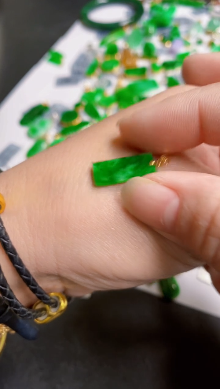 【闪购商品】翡翠颈饰18K金镶嵌吊坠